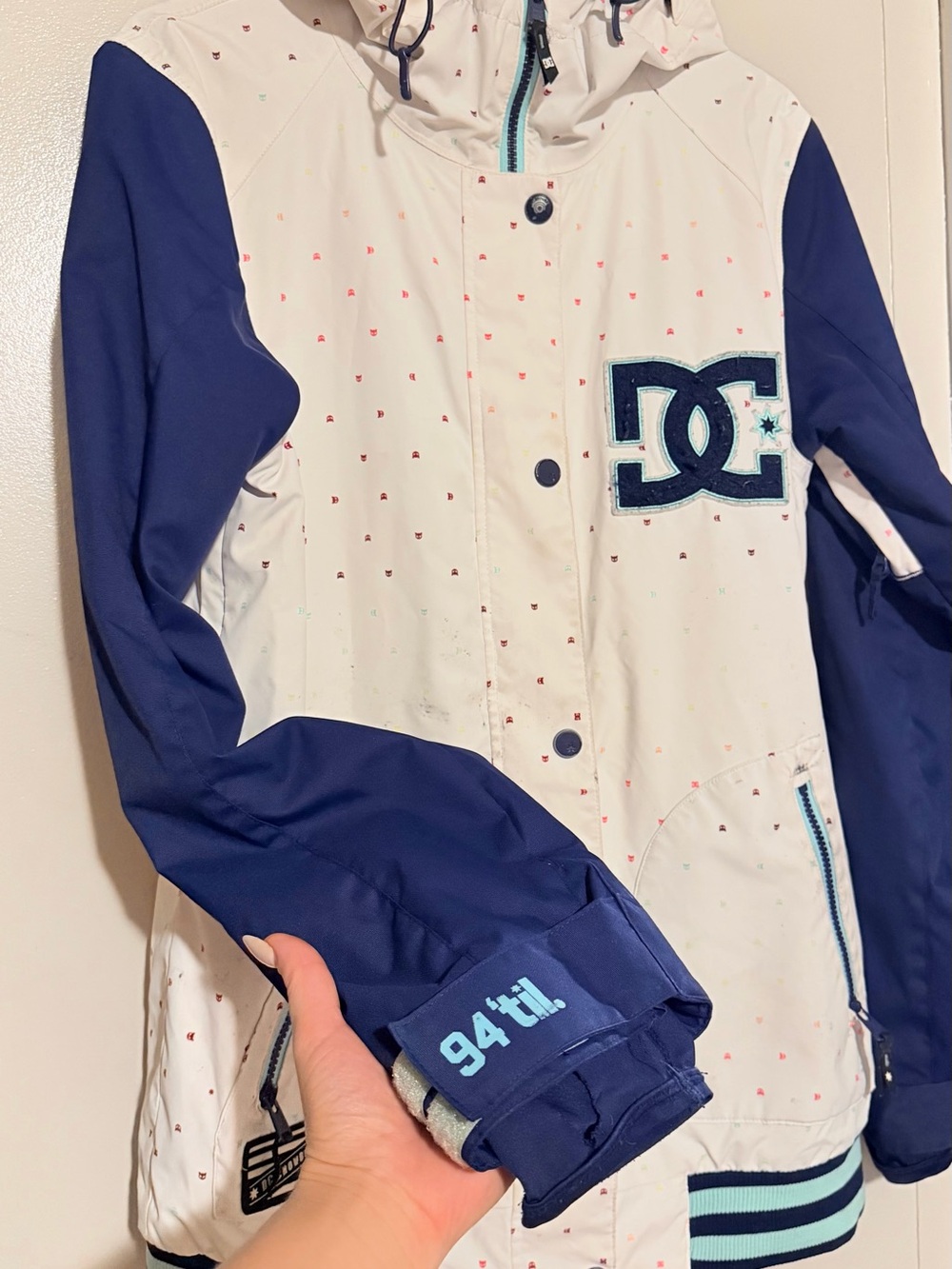 DC Women’s White Jacket with Navy Sleeves - Picture 4 of 14